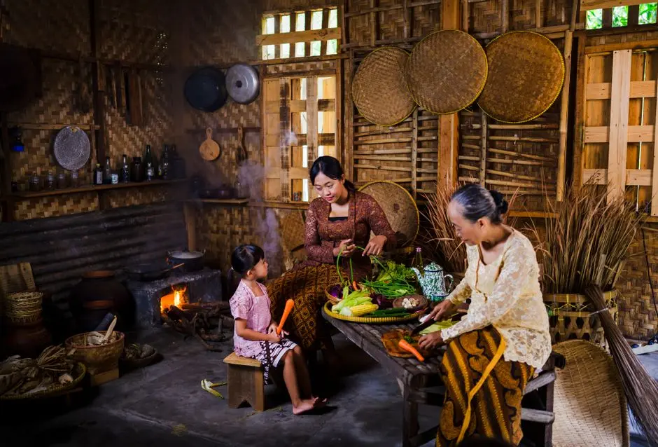 Bambu yang sudah dibelah tipis siap dianyam